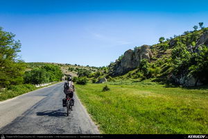 Trasee cu bicicleta MTB XC - Traseu MTB Cheile Dobrogei - Podisul Casimcei: Targusor - Gura Dobrogei - Sacele - Corbu - Navodari - Mamaia (Cheile Dobrogei, Pestera Casian, Pestera Liliecilor, Marea Neagra) de Andrei Vocurek