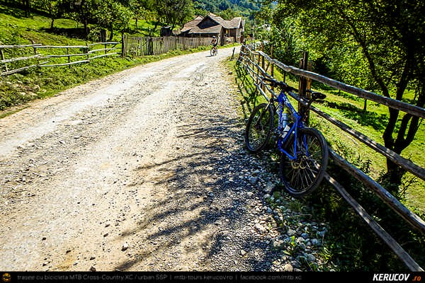 Traseu cu bicicleta MTB XC Poienile - Gura Bascei - Calvini - Slobozia - Corbu - Lera - Chiojdu - Basca Chiojdului: Casa cu Blazoane din Chiojdu si Cascada La Sipot - KERUCOV .ro © 2007 - 2025 || #traseecubicicleta #mtb #ssp