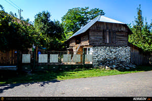 Trasee cu bicicleta MTB XC - Traseu MTB Poienile - Gura Bascei - Calvini - Slobozia - Corbu - Lera - Chiojdu - Basca Chiojdului: Casa cu Blazoane din Chiojdu si Cascada La Sipot de Andrei Vocurek