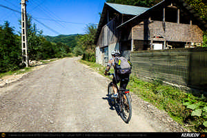 Trasee cu bicicleta MTB XC - Traseu MTB Poienile - Gura Bascei - Calvini - Slobozia - Corbu - Lera - Chiojdu - Basca Chiojdului: Casa cu Blazoane din Chiojdu si Cascada La Sipot de Andrei Vocurek
