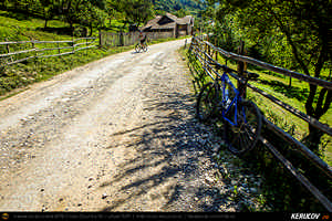 Trasee cu bicicleta MTB XC - Traseu MTB Poienile - Gura Bascei - Calvini - Slobozia - Corbu - Lera - Chiojdu - Basca Chiojdului: Casa cu Blazoane din Chiojdu si Cascada La Sipot de Andrei Vocurek