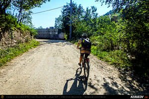 Trasee cu bicicleta MTB XC - Traseu MTB Poienile - Gura Bascei - Calvini - Slobozia - Corbu - Lera - Chiojdu - Basca Chiojdului: Casa cu Blazoane din Chiojdu si Cascada La Sipot de Andrei Vocurek