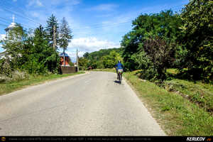 Trasee cu bicicleta MTB XC - Traseu MTB Poienile - Gura Bascei - Calvini - Slobozia - Catina - Corbu - Lera - Chiojdu si retur: Trovantii de la Chiojdu si Casa cu Blazoane din Chiojdu de Andrei Vocurek