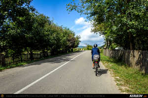 Trasee cu bicicleta MTB XC - Traseu MTB Poienile - Gura Bascei - Calvini - Slobozia - Catina - Corbu - Lera - Chiojdu si retur: Trovantii de la Chiojdu si Casa cu Blazoane din Chiojdu de Andrei Vocurek