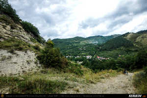 Trasee cu bicicleta MTB XC - Traseu MTB Poienile - Gura Bascei - Calvini - Slobozia - Catina - Corbu - Lera - Chiojdu si retur: Trovantii de la Chiojdu si Casa cu Blazoane din Chiojdu de Andrei Vocurek