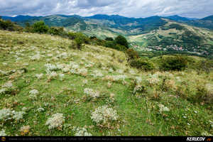 Trasee cu bicicleta MTB XC - Traseu MTB Poienile - Gura Bascei - Calvini - Slobozia - Catina - Corbu - Lera - Chiojdu si retur: Trovantii de la Chiojdu si Casa cu Blazoane din Chiojdu de Andrei Vocurek