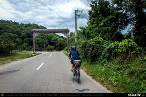 Trasee cu bicicleta MTB XC - Traseu MTB Poienile - Gura Bascei - Calvini - Slobozia - Catina - Corbu - Lera - Chiojdu si retur: Trovantii de la Chiojdu si Casa cu Blazoane din Chiojdu de Andrei Vocurek