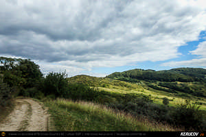Trasee cu bicicleta MTB XC - Traseu MTB Poienile - Patarlagele - Colti - Ulmet - Bozioru - Muscelu-Caramanesti - Valea Sibiciului - Poienile: Babele de la Ulmet / trovanti de Andrei Vocurek