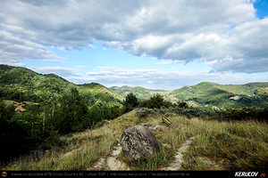 Trasee cu bicicleta MTB XC - Traseu MTB Poienile - Patarlagele - Colti - Ulmet - Bozioru - Muscelu-Caramanesti - Valea Sibiciului - Poienile: Babele de la Ulmet / trovanti de Andrei Vocurek