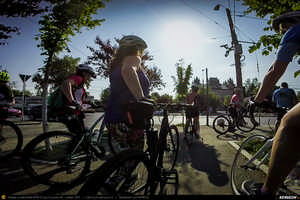 Trasee cu bicicleta MTB XC - Traseu SSP Bucuresti - 1 Decembrie - Gradistea - Comana - Vlad Tepes - Mogosesti - Jilava - Bucuresti (bujorul de padure in Parcul Natural Comana) de Andrei Vocurek
