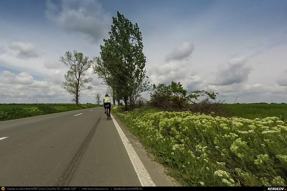 Trasee cu bicicleta MTB XC - Traseu SSP Bucuresti - Valea Dragului - Herasti - Hotarele - Isvoarele - Teiusu - Mironesti - Falastoaca - Gradistea - Adunatii-Copaceni - Bucuresti (Conacul Udriste Nasturel - Casa de Piatra din Herasti) de Andrei Vocurek